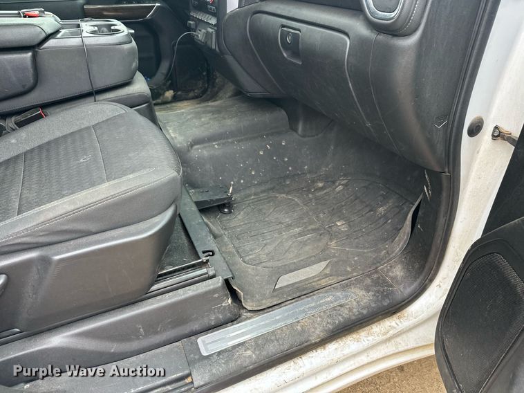 image for item DT6376 2022 GMC Sierra 2500HD Crew Cab pickup truck