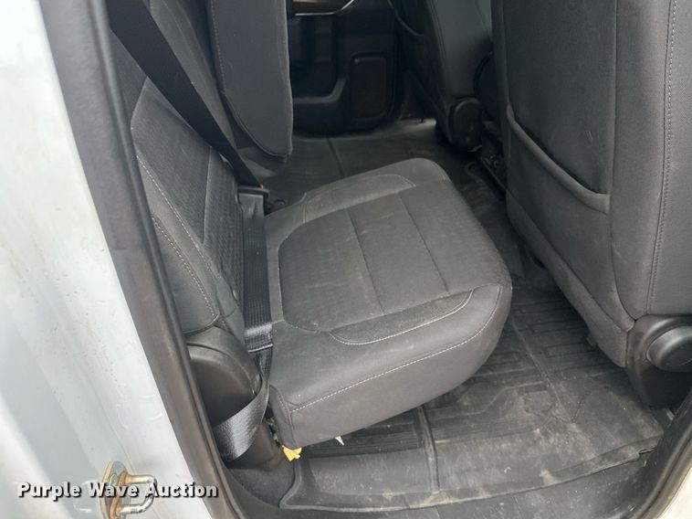 image for item DT6376 2022 GMC Sierra 2500HD Crew Cab pickup truck