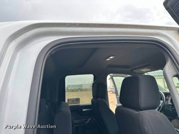 image for item DT6376 2022 GMC Sierra 2500HD Crew Cab pickup truck