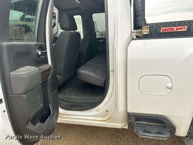 image for item DT6376 2022 GMC Sierra 2500HD Crew Cab pickup truck