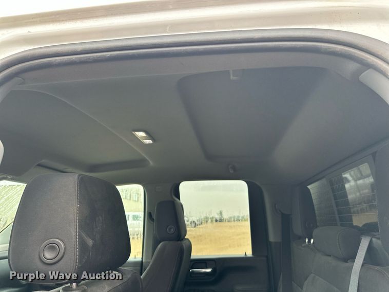 image for item DT6376 2022 GMC Sierra 2500HD Crew Cab pickup truck