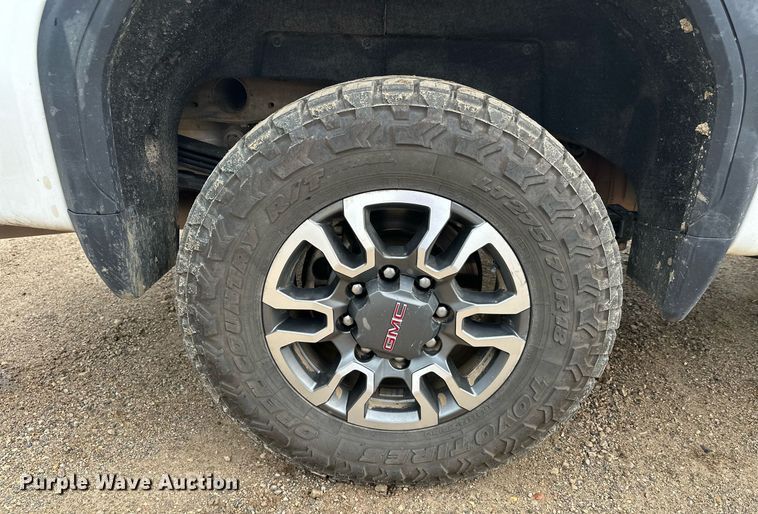 image for item DT6376 2022 GMC Sierra 2500HD Crew Cab pickup truck