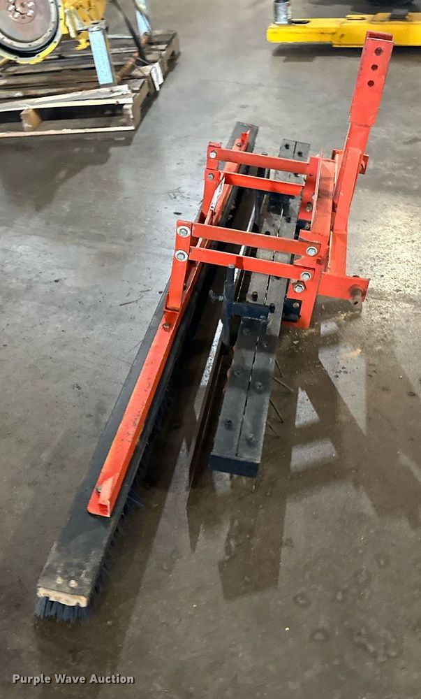 image for item DT6390 Field groomer