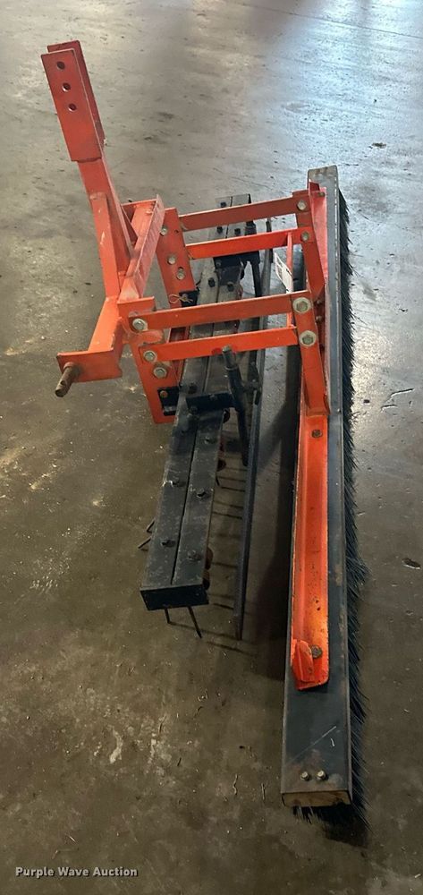 image for item DT6390 Field groomer