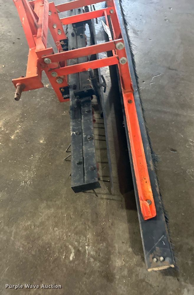 image for item DT6390 Field groomer