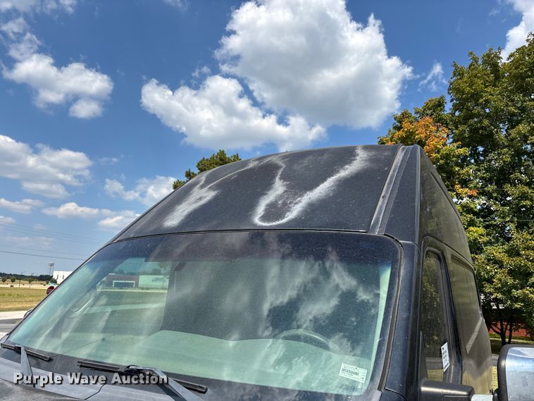 image for item DU1326 2012 Nissan NV2500 van