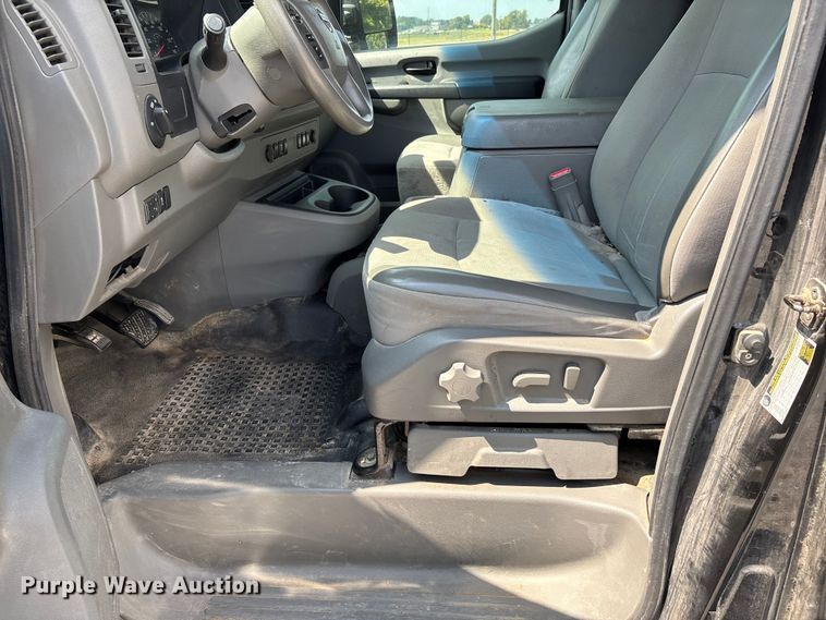 image for item DU1326 2012 Nissan NV2500 van