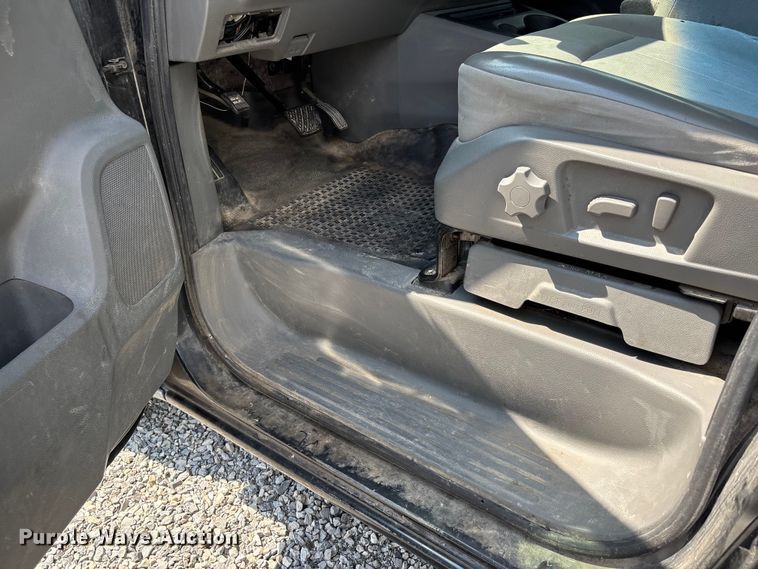 image for item DU1326 2012 Nissan NV2500 van