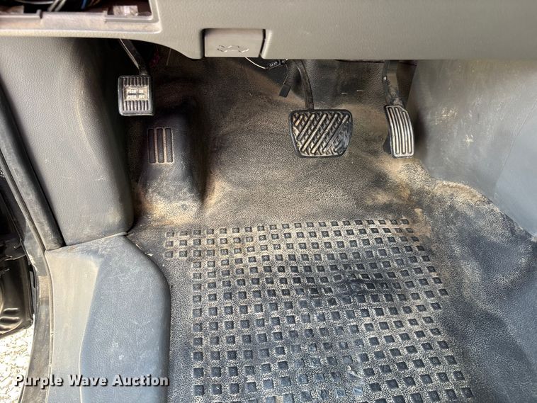 image for item DU1326 2012 Nissan NV2500 van