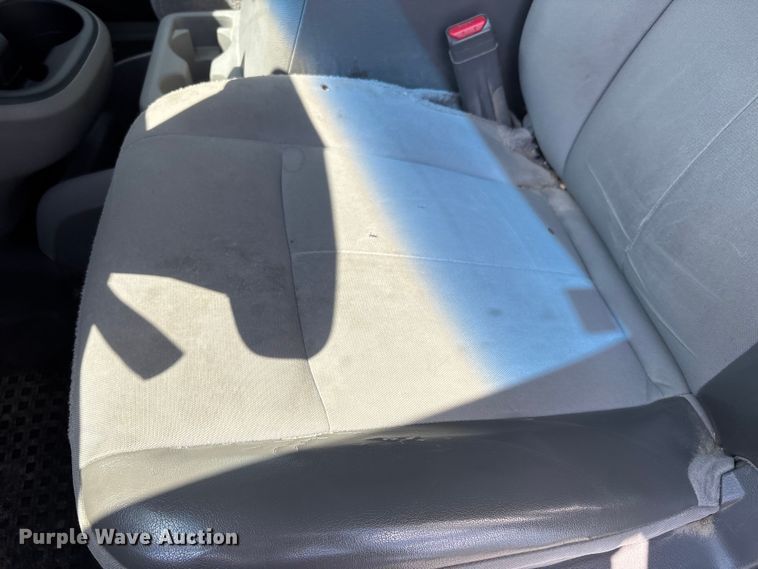 image for item DU1326 2012 Nissan NV2500 van