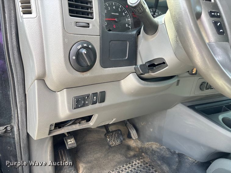 image for item DU1326 2012 Nissan NV2500 van