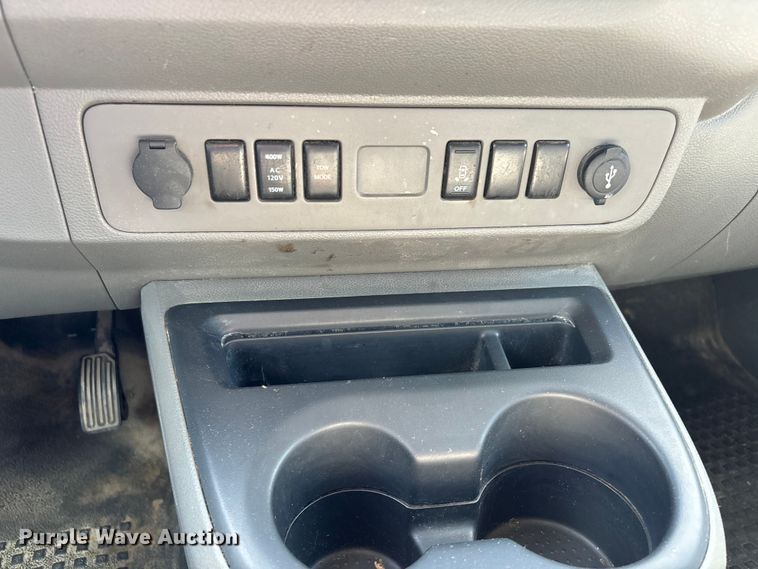 image for item DU1326 2012 Nissan NV2500 van