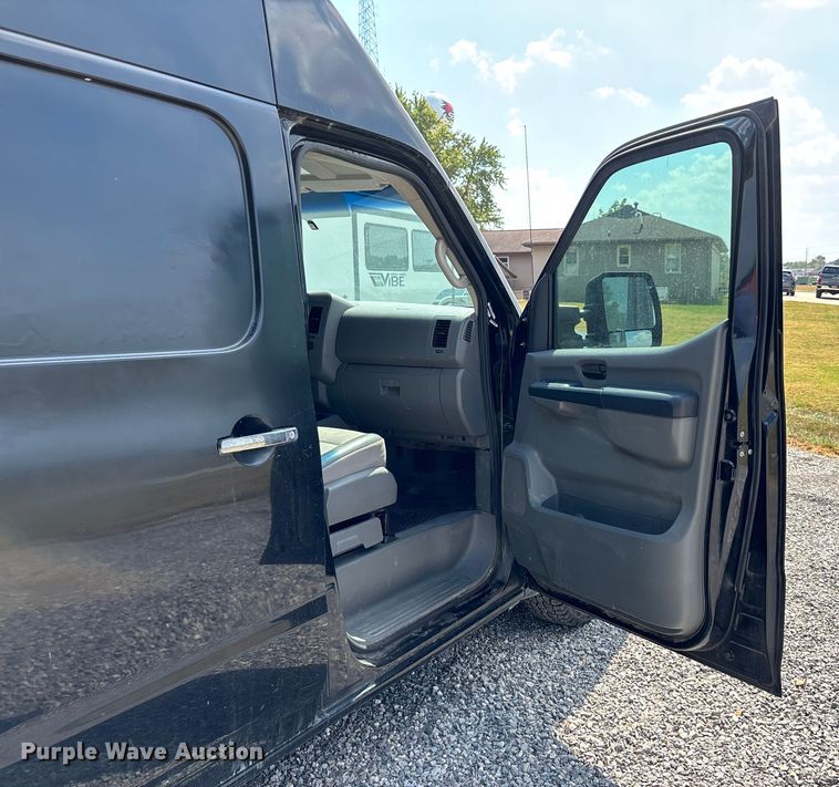 image for item DU1326 2012 Nissan NV2500 van