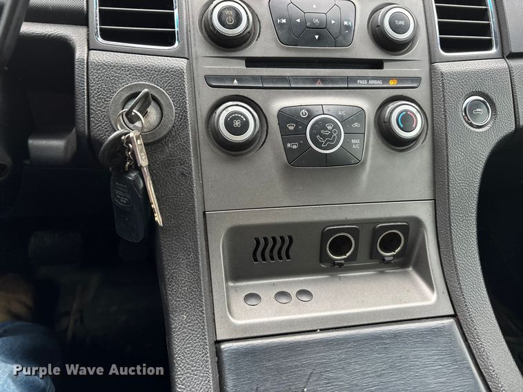 image for item DU1330 2013 Ford Taurus Police 