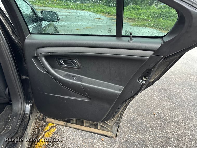 image for item DU1330 2013 Ford Taurus Police 