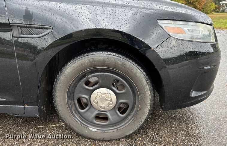 image for item DU1330 2013 Ford Taurus Police 