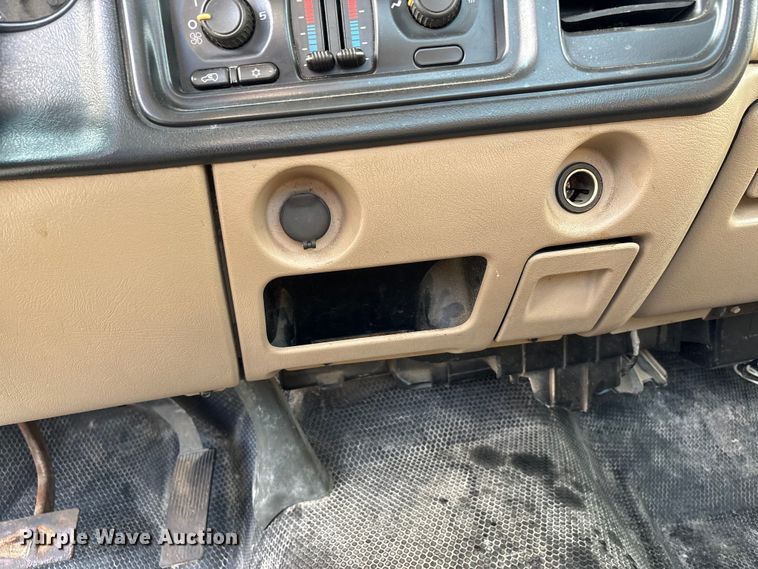 image for item DU1340 2006 Chevrolet Silverado 1500 pickup truck