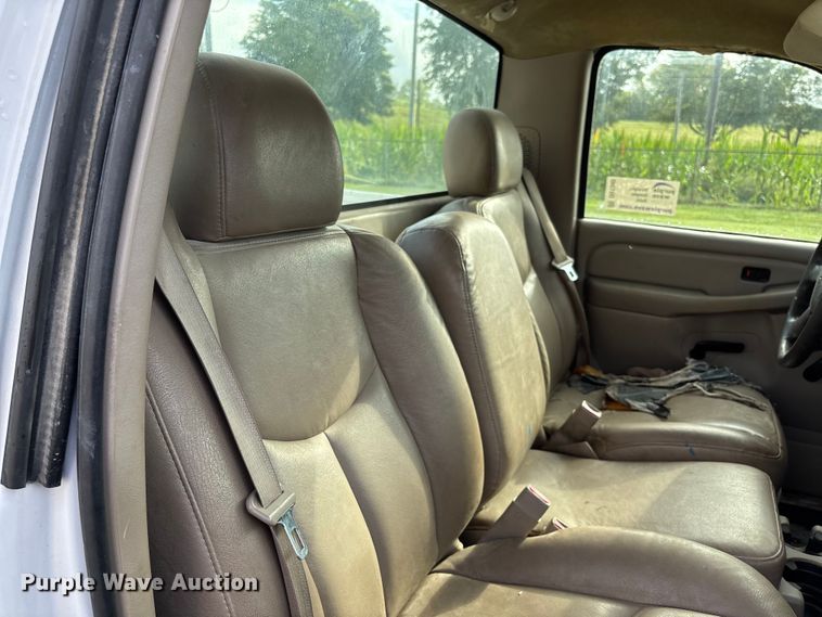 image for item DU1340 2006 Chevrolet Silverado 1500 pickup truck