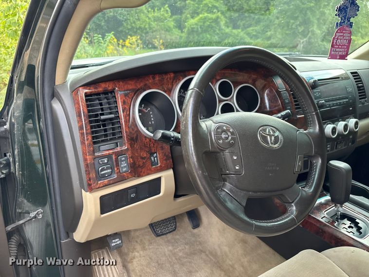 image for item DU1343 2010 Toyota Sequoia SUV