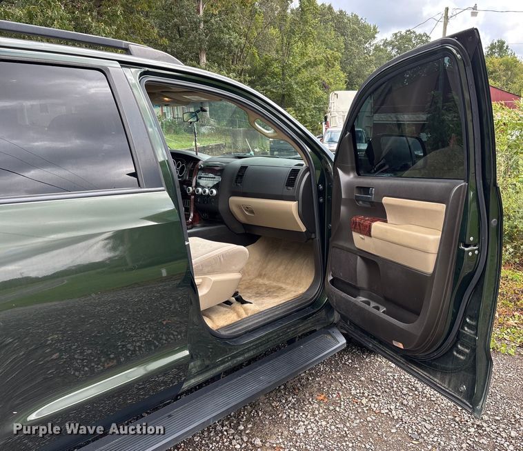 image for item DU1343 2010 Toyota Sequoia SUV