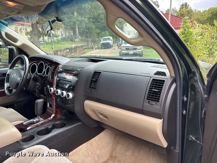 image for item DU1343 2010 Toyota Sequoia SUV