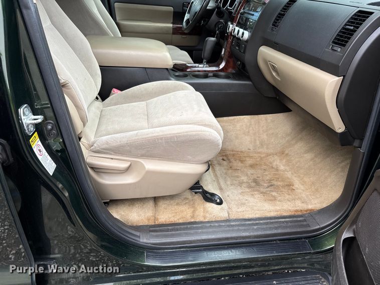 image for item DU1343 2010 Toyota Sequoia SUV