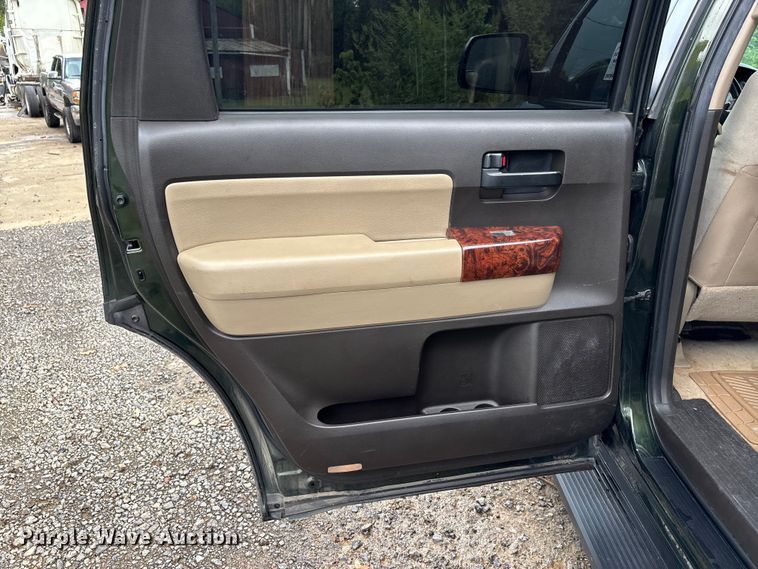 image for item DU1343 2010 Toyota Sequoia SUV