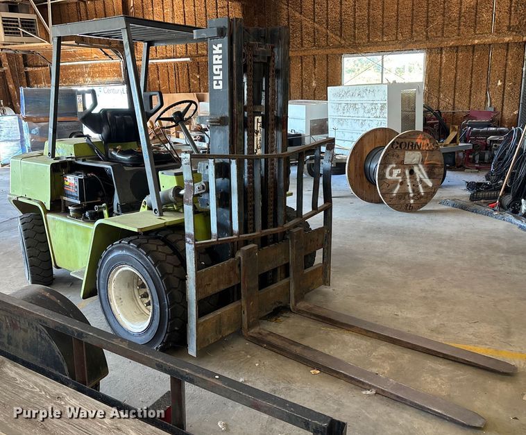 image for item DU1370 Clark C500 forklift
