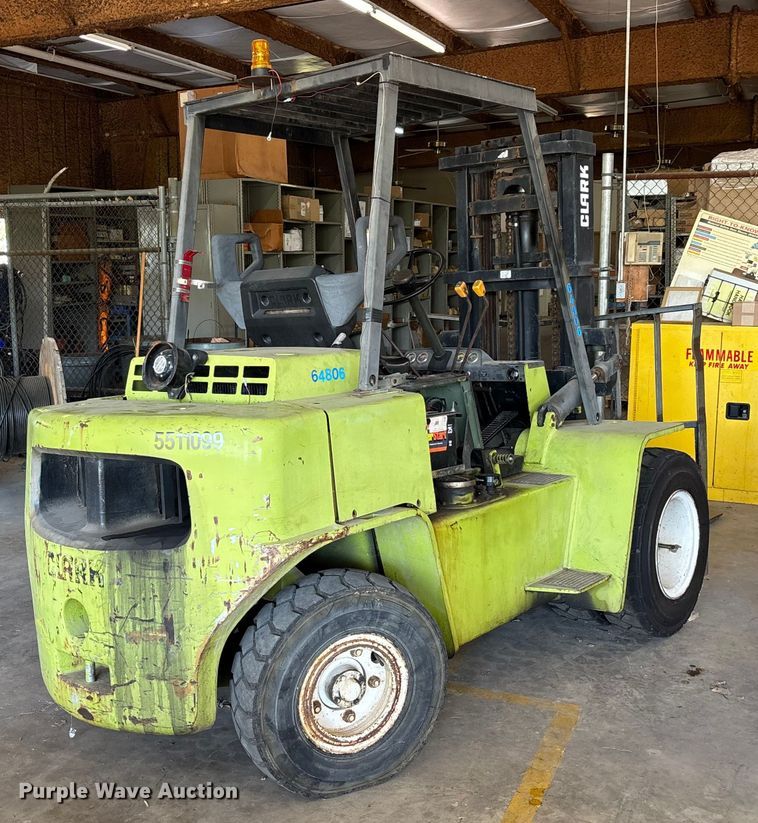 image for item DU1370 Clark C500 forklift