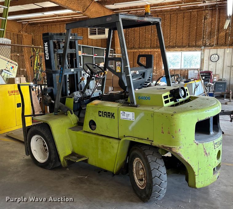 image for item DU1370 Clark C500 forklift