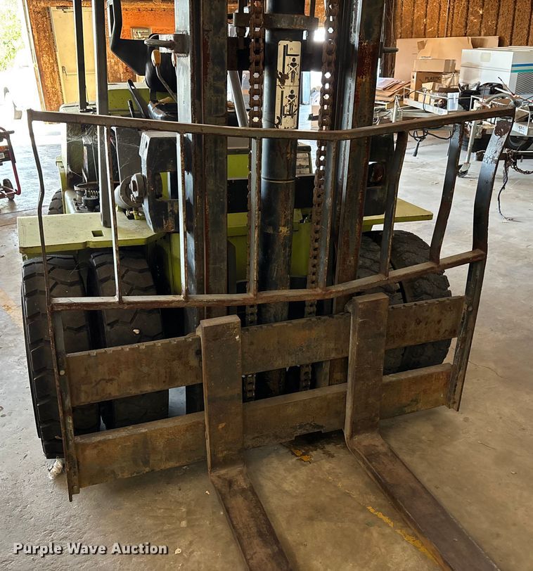 image for item DU1370 Clark C500 forklift
