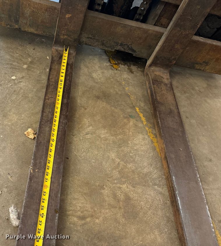 image for item DU1370 Clark C500 forklift