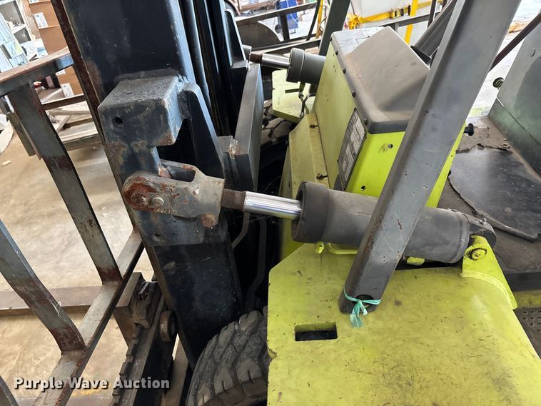 image for item DU1370 Clark C500 forklift