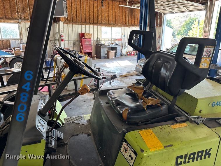 image for item DU1370 Clark C500 forklift