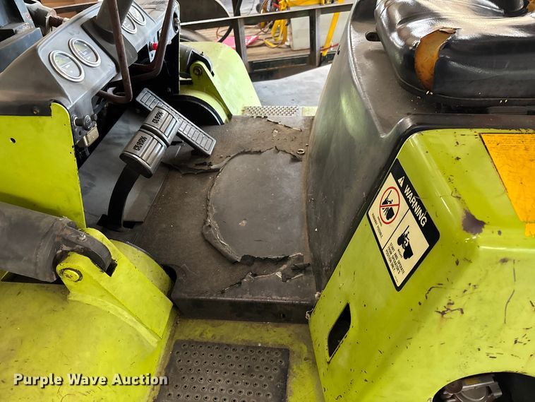 image for item DU1370 Clark C500 forklift