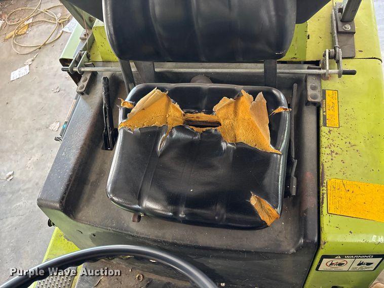 image for item DU1370 Clark C500 forklift