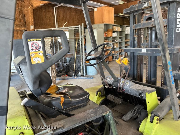 image for item DU1370 Clark C500 forklift