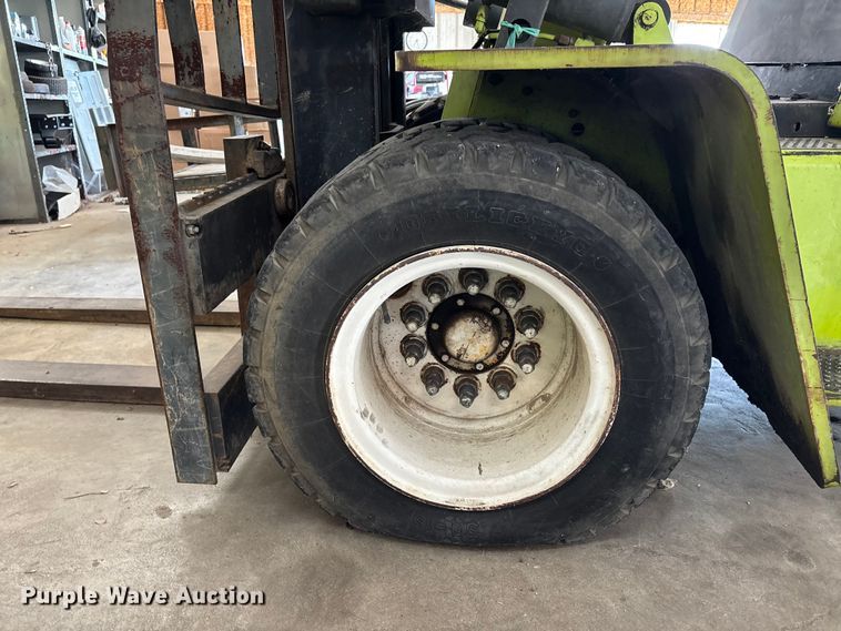 image for item DU1370 Clark C500 forklift