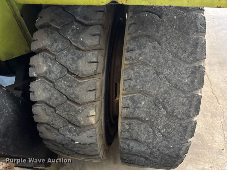 image for item DU1370 Clark C500 forklift