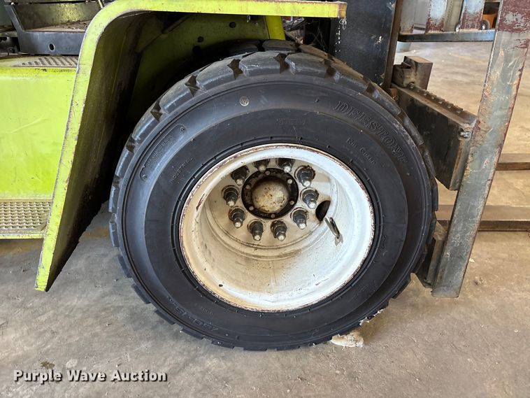 image for item DU1370 Clark C500 forklift