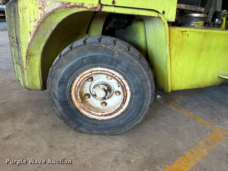 image for item DU1370 Clark C500 forklift