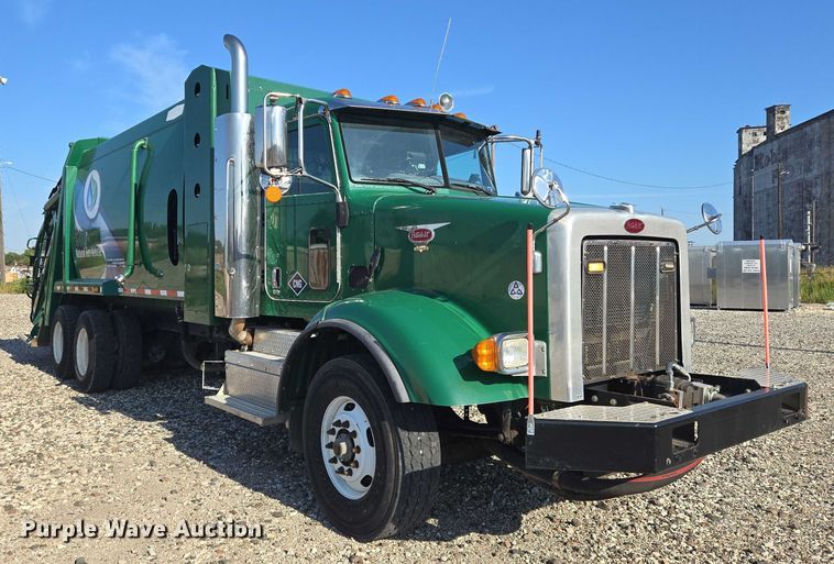 image for item DU6892 2015 Peterbilt  365 refuse truck