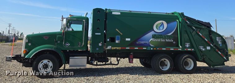 image for item DU6892 2015 Peterbilt  365 refuse truck