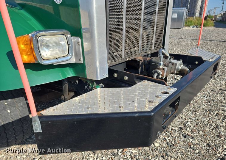 image for item DU6892 2015 Peterbilt  365 refuse truck