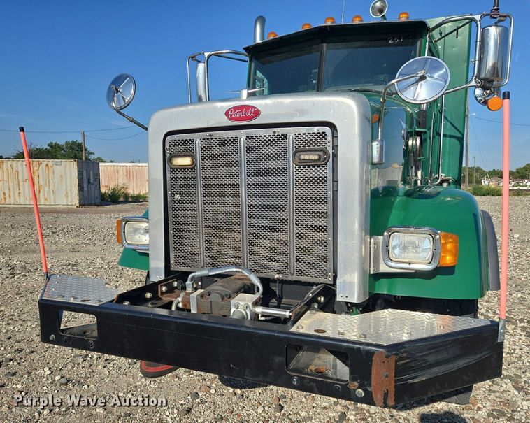 image for item DU6892 2015 Peterbilt  365 refuse truck
