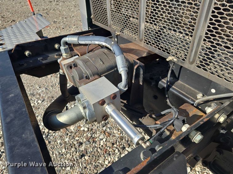 image for item DU6892 2015 Peterbilt  365 refuse truck