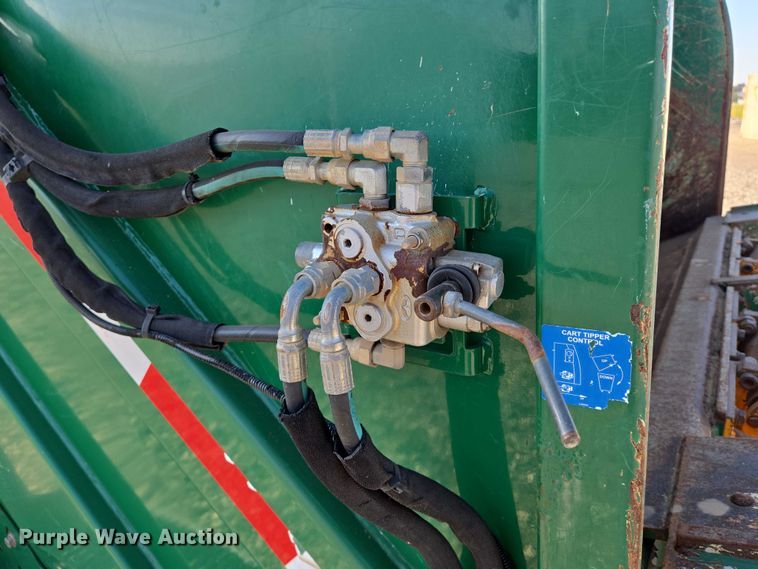 image for item DU6892 2015 Peterbilt  365 refuse truck