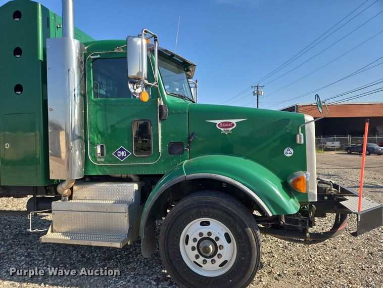 image for item DU6892 2015 Peterbilt  365 refuse truck