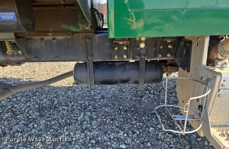 image for item DU6892 2015 Peterbilt  365 refuse truck