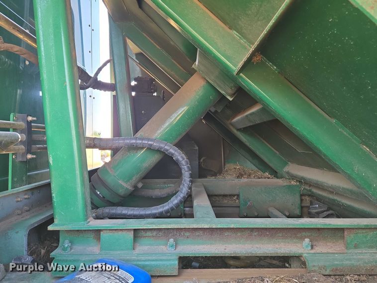 image for item DU6892 2015 Peterbilt  365 refuse truck